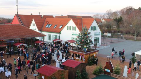 Familiär, liebevoller Weihnachtsmarkt auf dem Marktplatz 