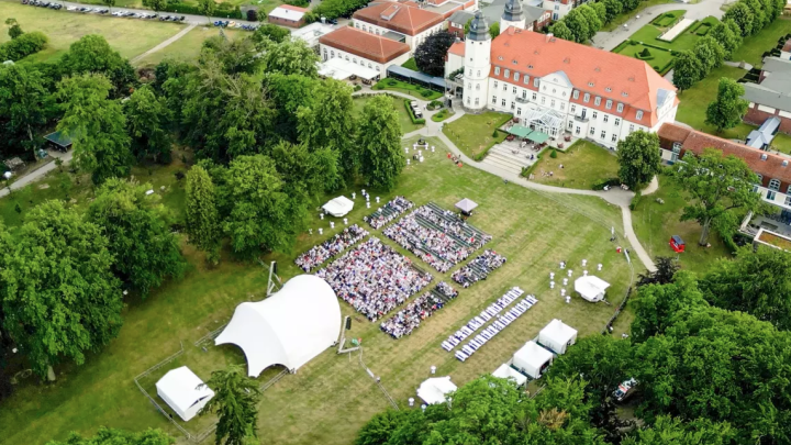 Schlosskonzert-im-Schlosspark